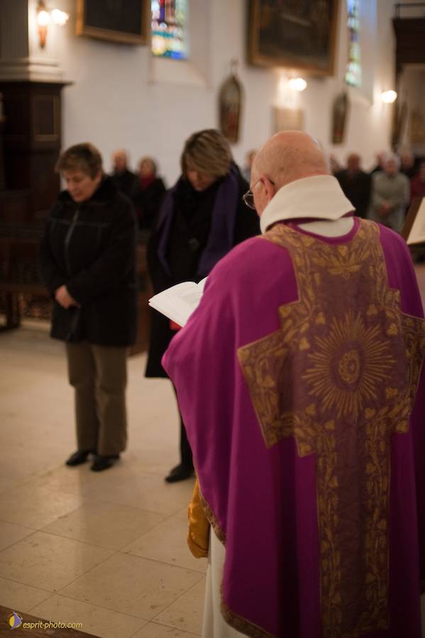 Nom de l'image : D30096577a_(c)Norbert-JUNG — Description :  Catéchumène à l'église de la Ferté Vidame - 3e étape